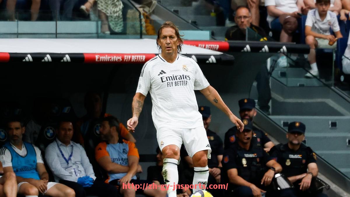 JN江南体育-世界足球再变天？世俱杯战绩影响全球排名趋势